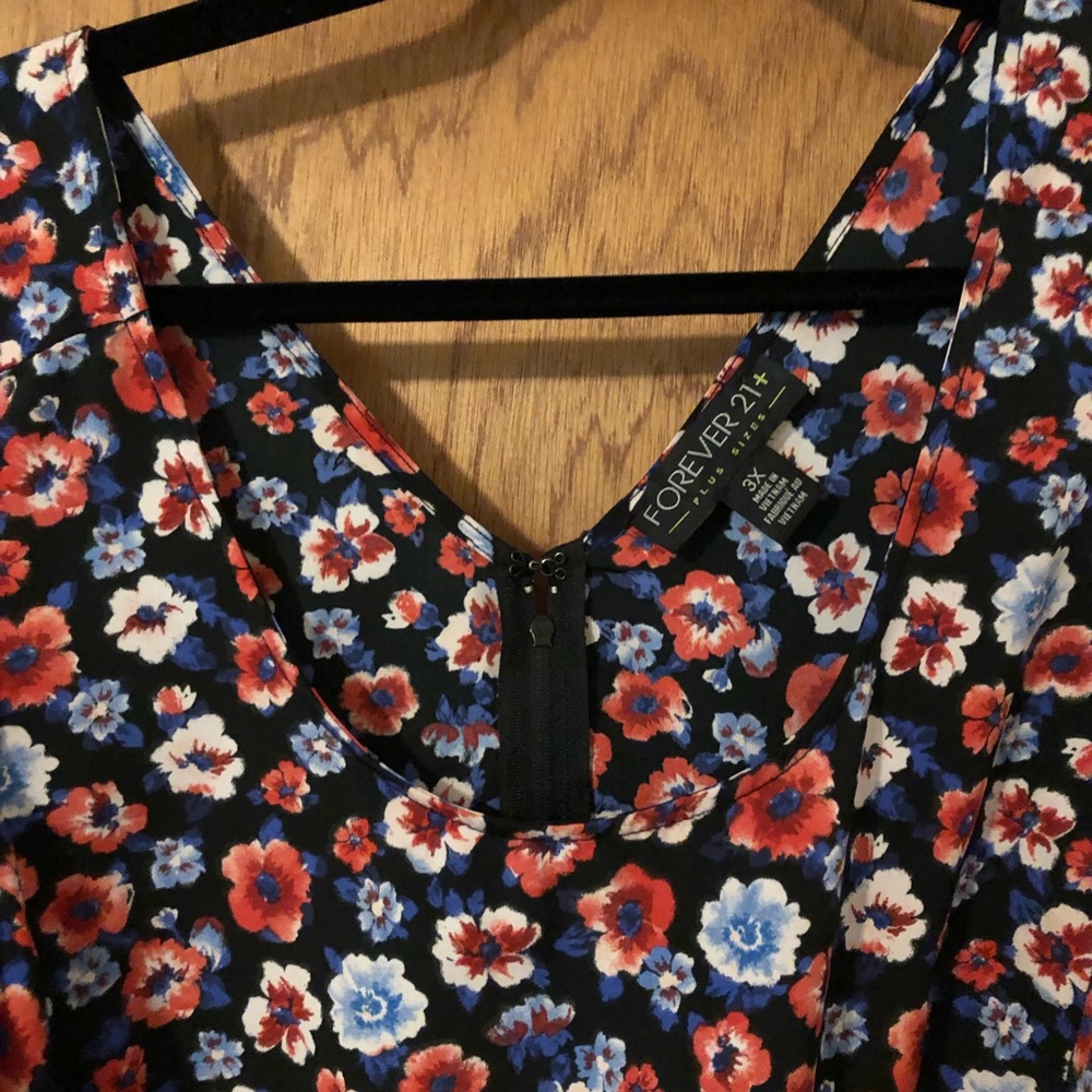 Forever 21 Sleeveless Floral Dress - Picture 4 of 4